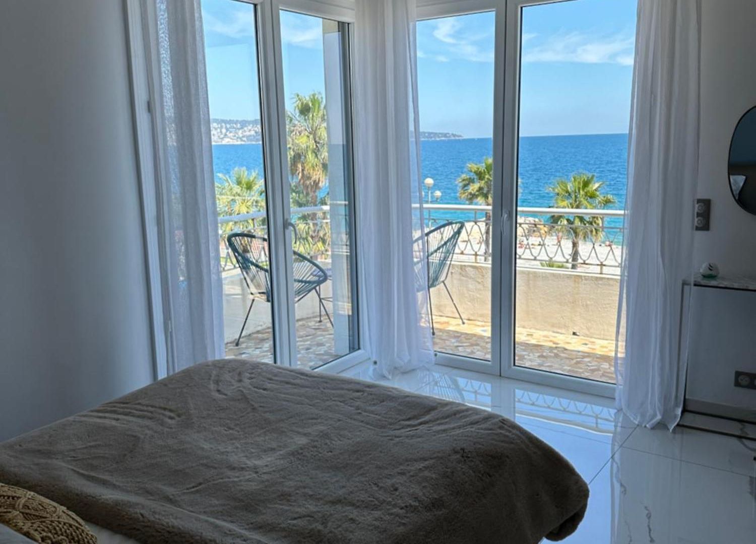 Front, Superbe Pour 4 Personnes * Nice