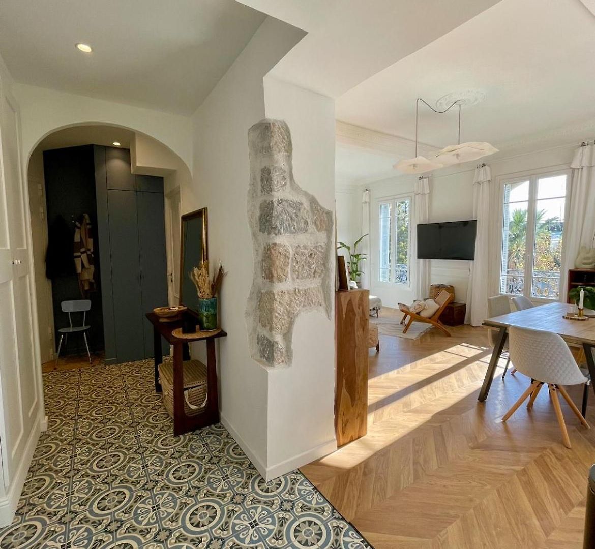 Bright, Spacious 2 Bedroom Apartment, Walk To & Old Town Nice