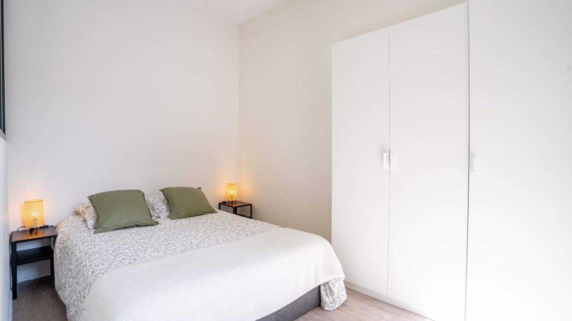 06bz - Modern In The Heart Of The Port Apartment Nice