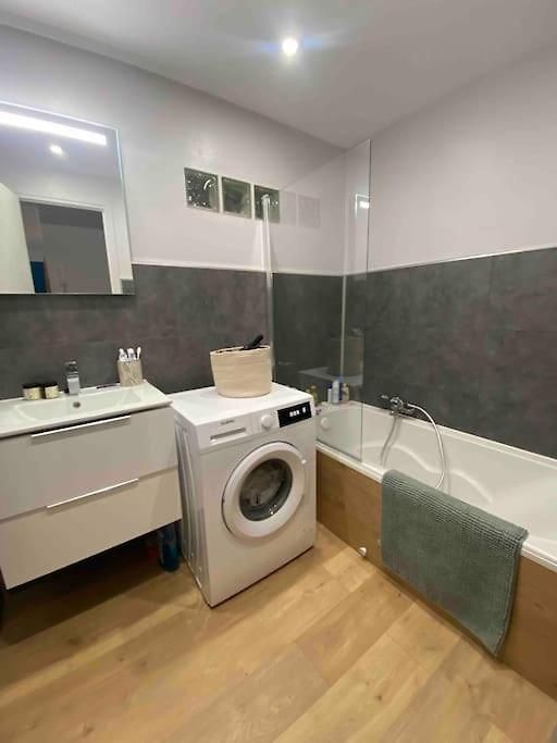 Apartment Superbe T2 Dans Avec Balcon Et Parking Nice