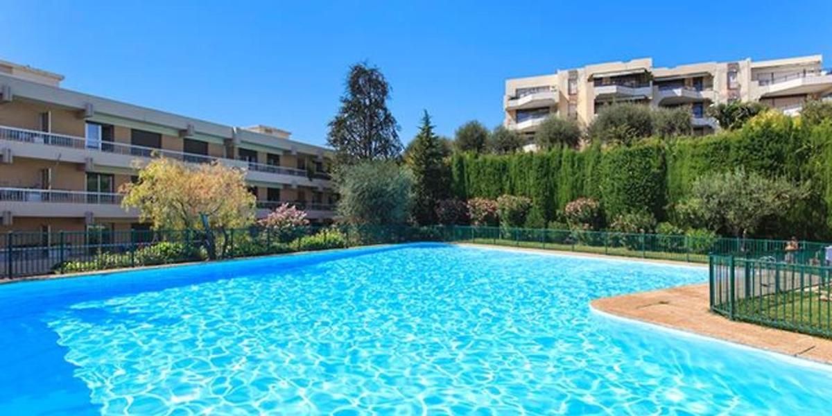 Piscine Climatisation Tennis *