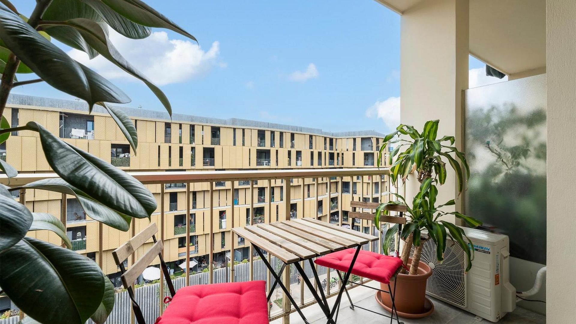 Elegant Avec Balcon Proche Et Tramway Apartment