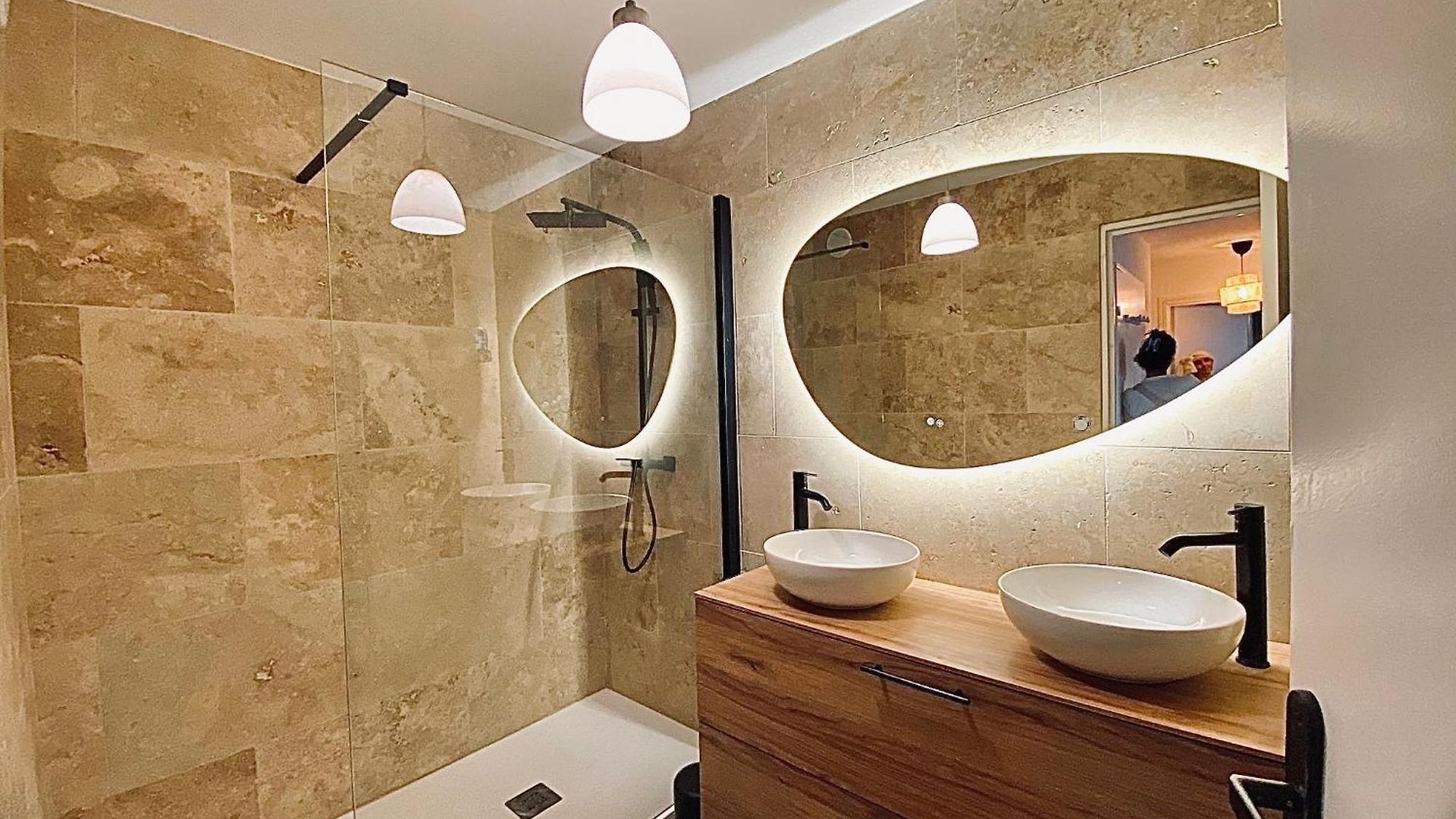 Modern & Cosy 3 Bedrooms Train Tramway Apartment *