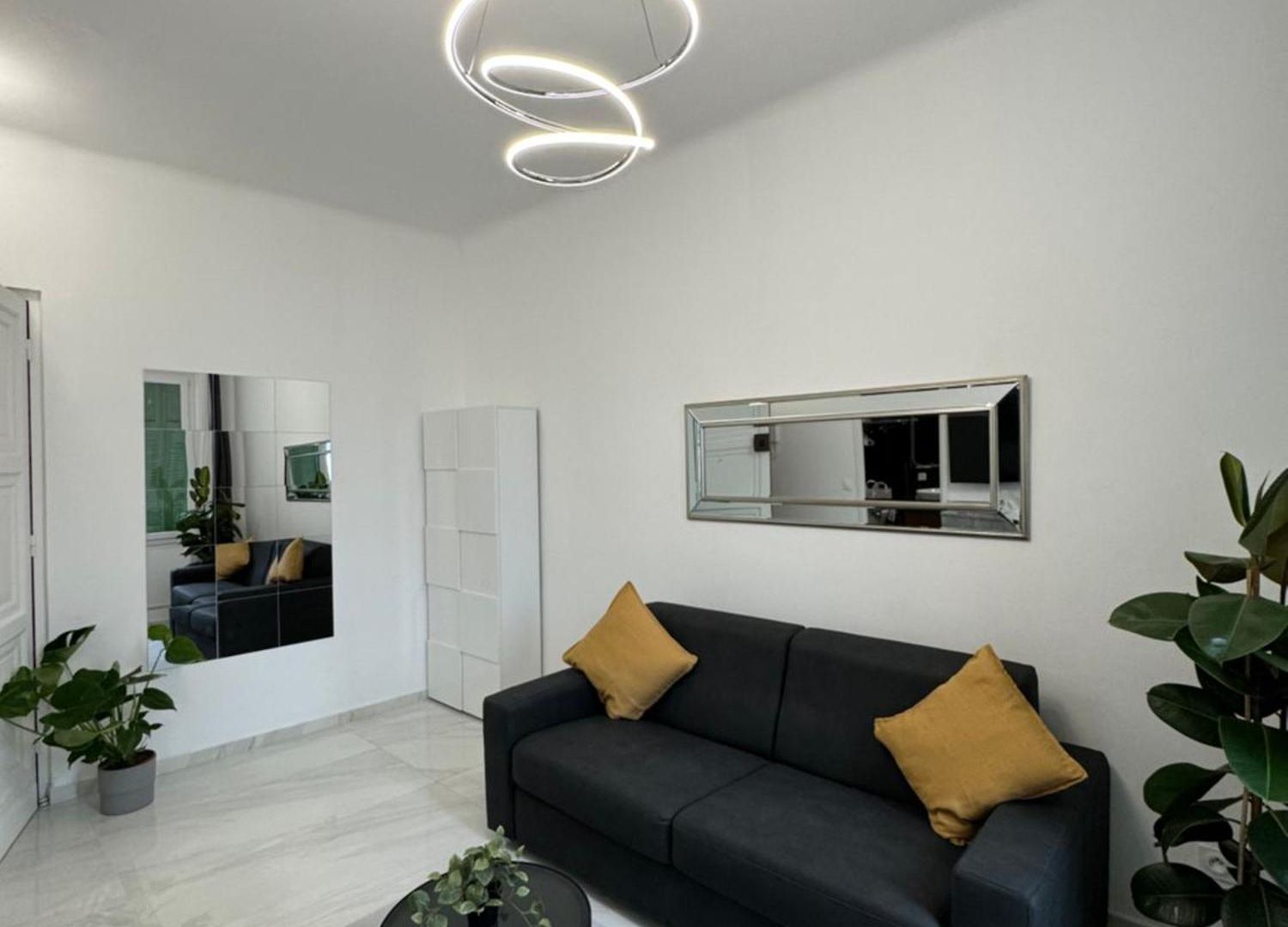 Newly Refurbished Apartment *