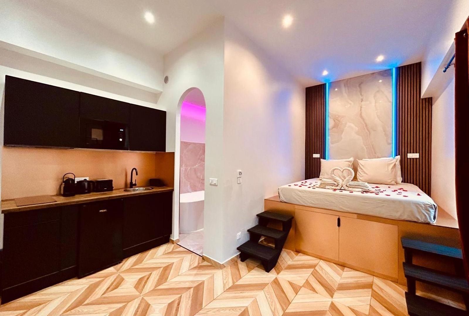 Seabnb - Intimate Escape - 2 Min To Tram & Beach Apartment *
