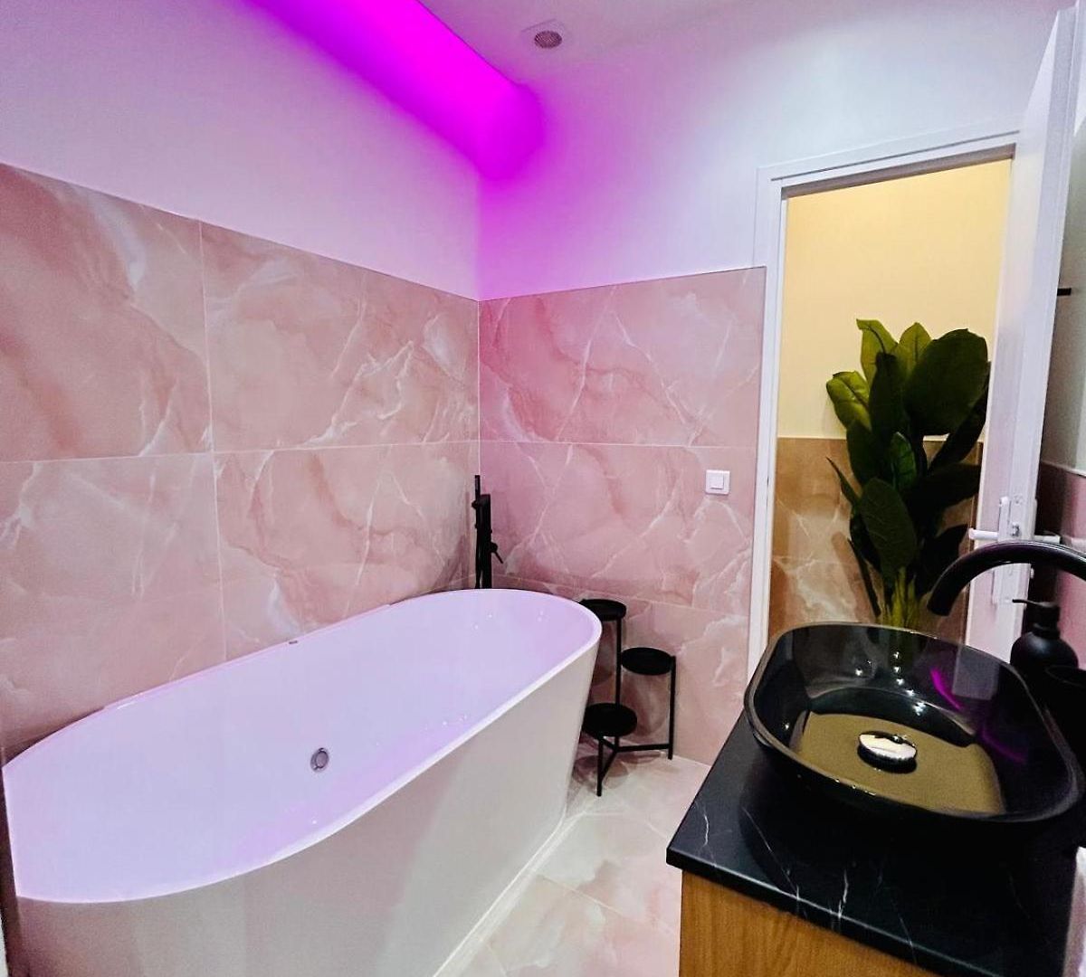 Apartment Seabnb - Intimate Escape - 2 Min To Tram & Beach *