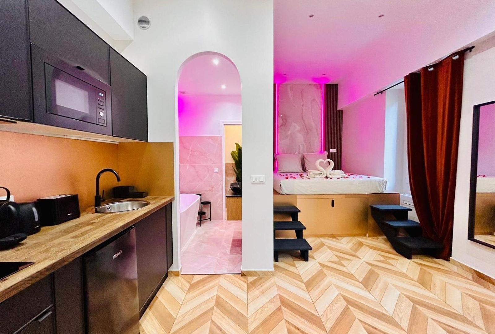 Seabnb - Intimate Escape - 2 Min To Tram & Beach Apartment *