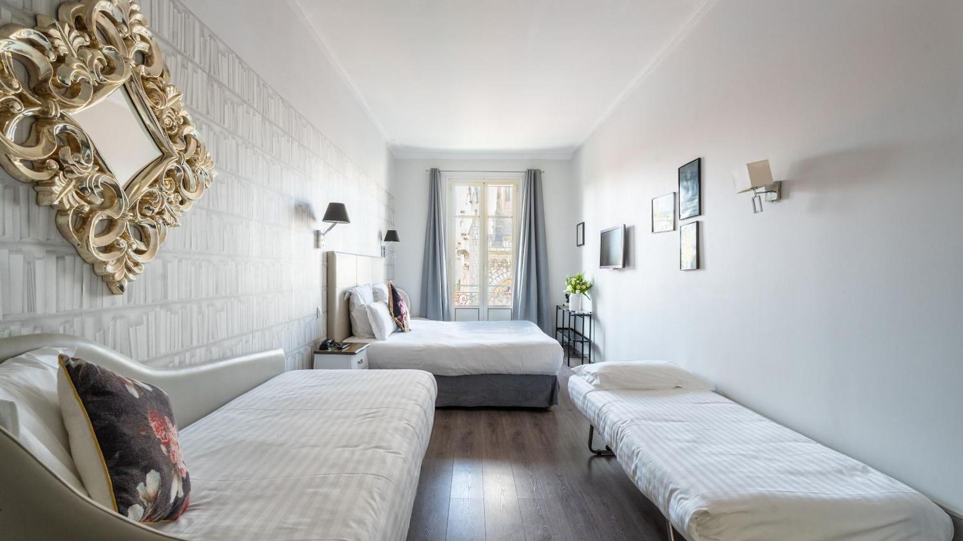 Hotel La Victor Hugo 3*