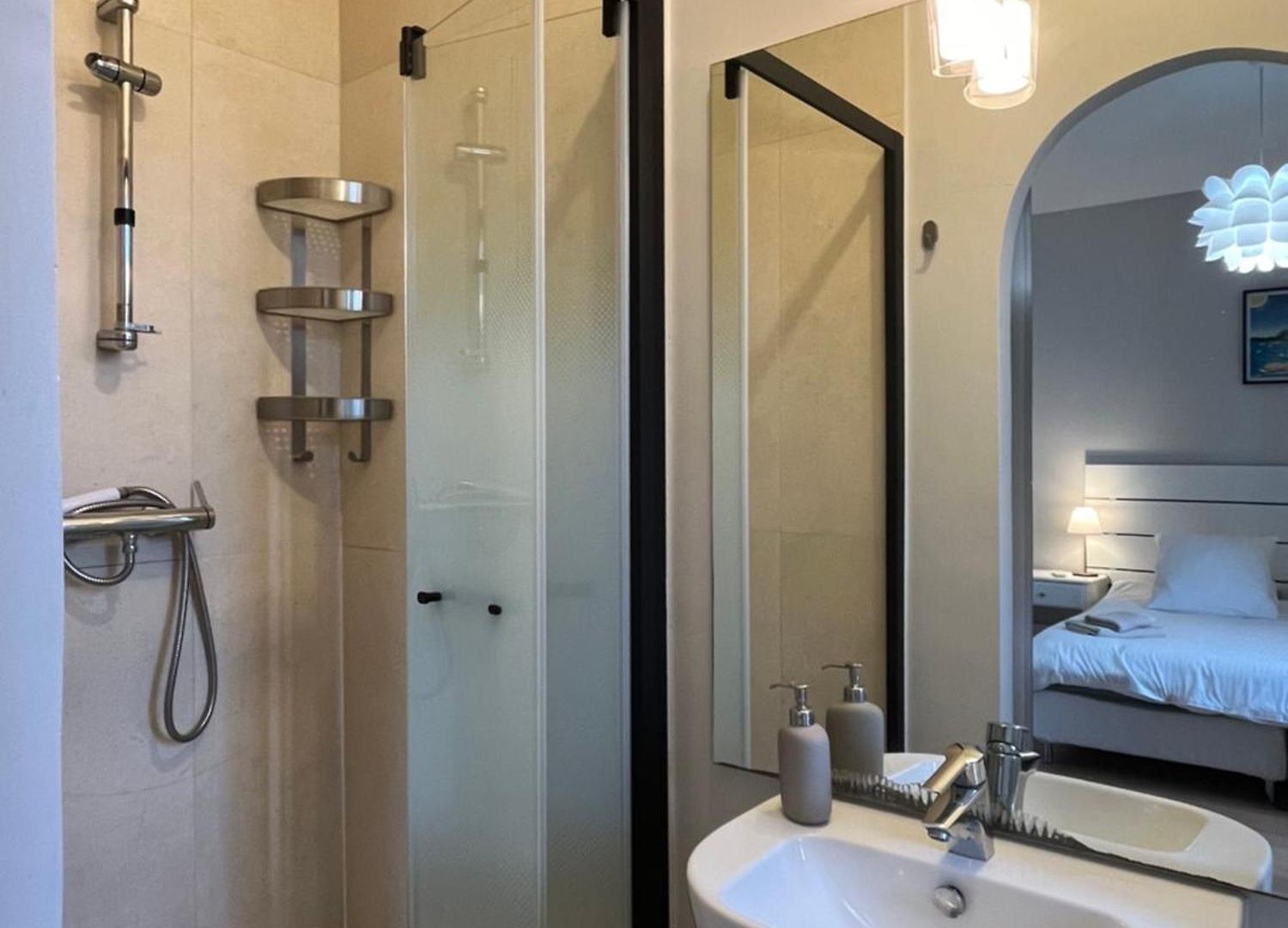 4 Chambres. French Riviera Appartement *