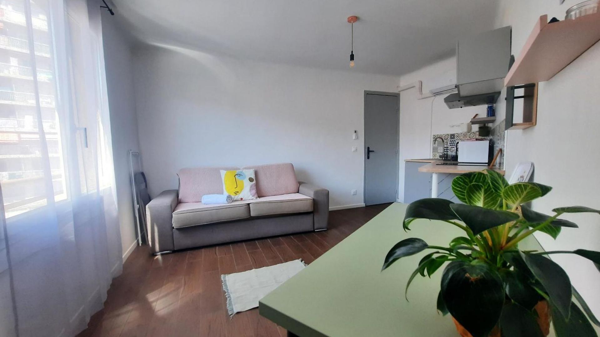 Séjour chez l'habitant La 3, Climatisée Ac, Cuisine Privée, Calme *