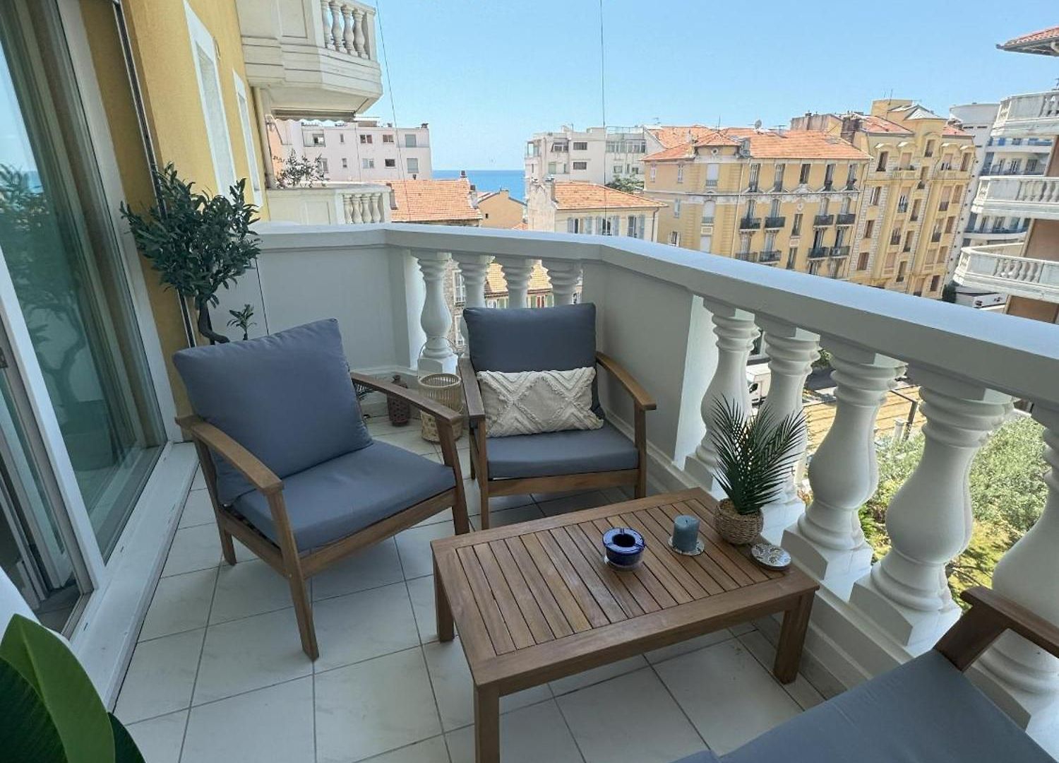 Appartement Elegant With Sea View And Swimming Pool