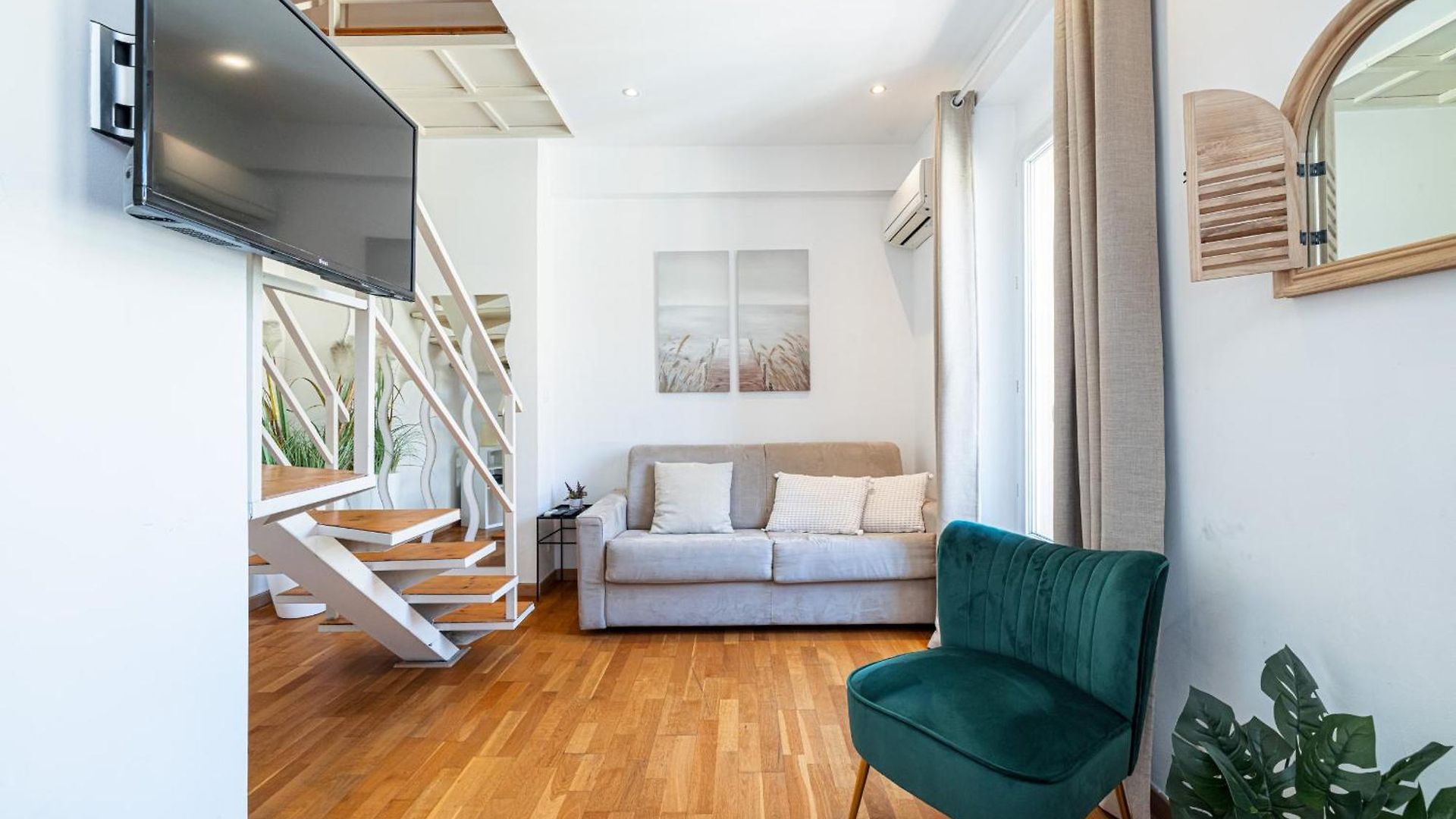 Massena Street - 1 Bdr Duplex With Ac & Parking *