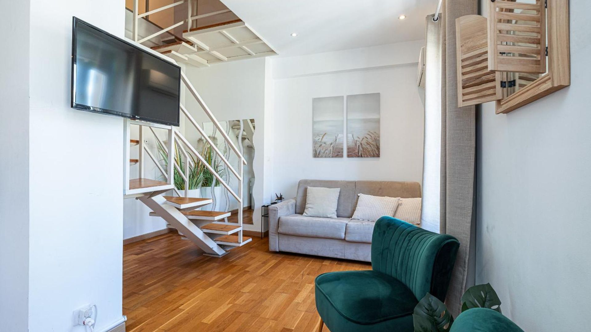 Massena Street - 1 Bdr Duplex With Ac & Parking Appartement