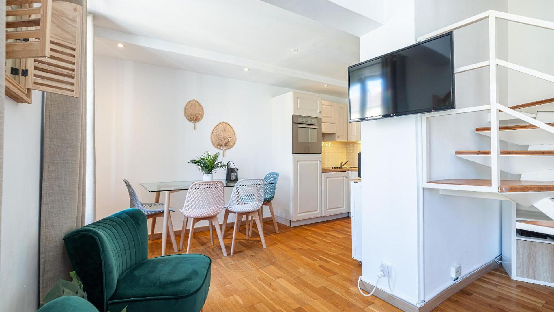 Massena Street - 1 Bdr Duplex With Ac & Parking *