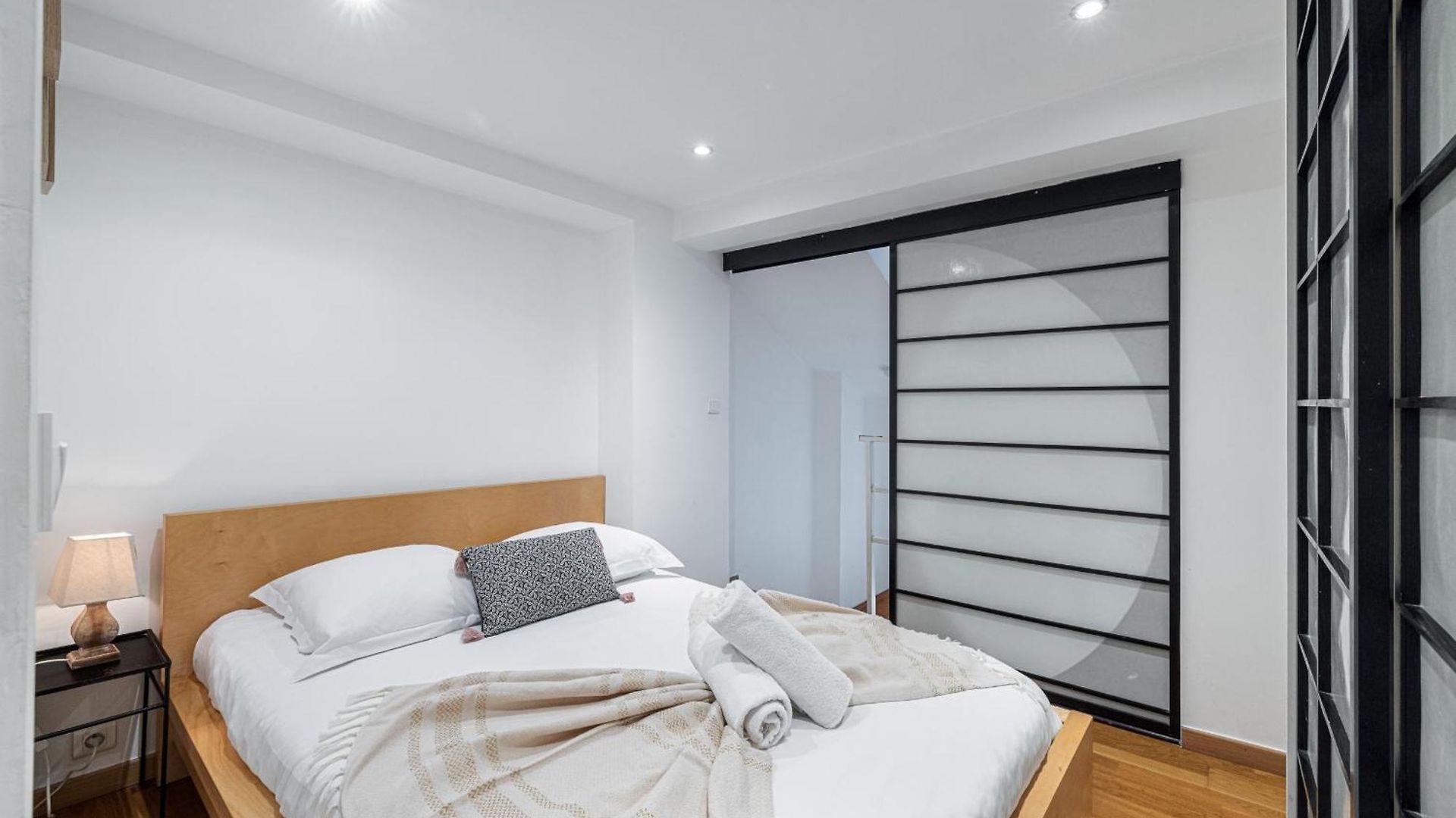 Massena Street - 1 Bdr Duplex With Ac & Parking *