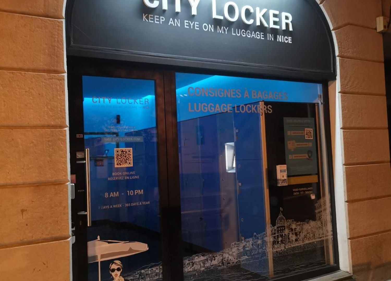 The - 3 Rooms, 3air Cond, 3tv, 3fans, 2 Wc, Wifi Everywhere 5min Aeroport, Train, Beach, 1min Tram, 15 Min Centre, Port, Parking Possible Appartement Nice