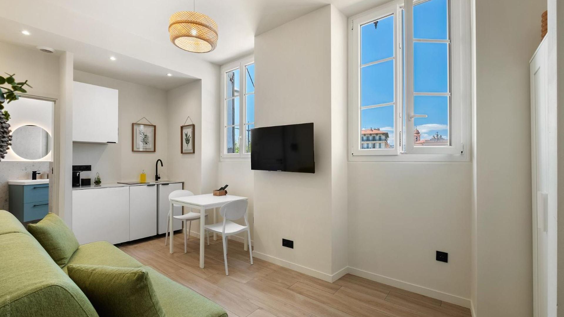 Place Massena Apartment
