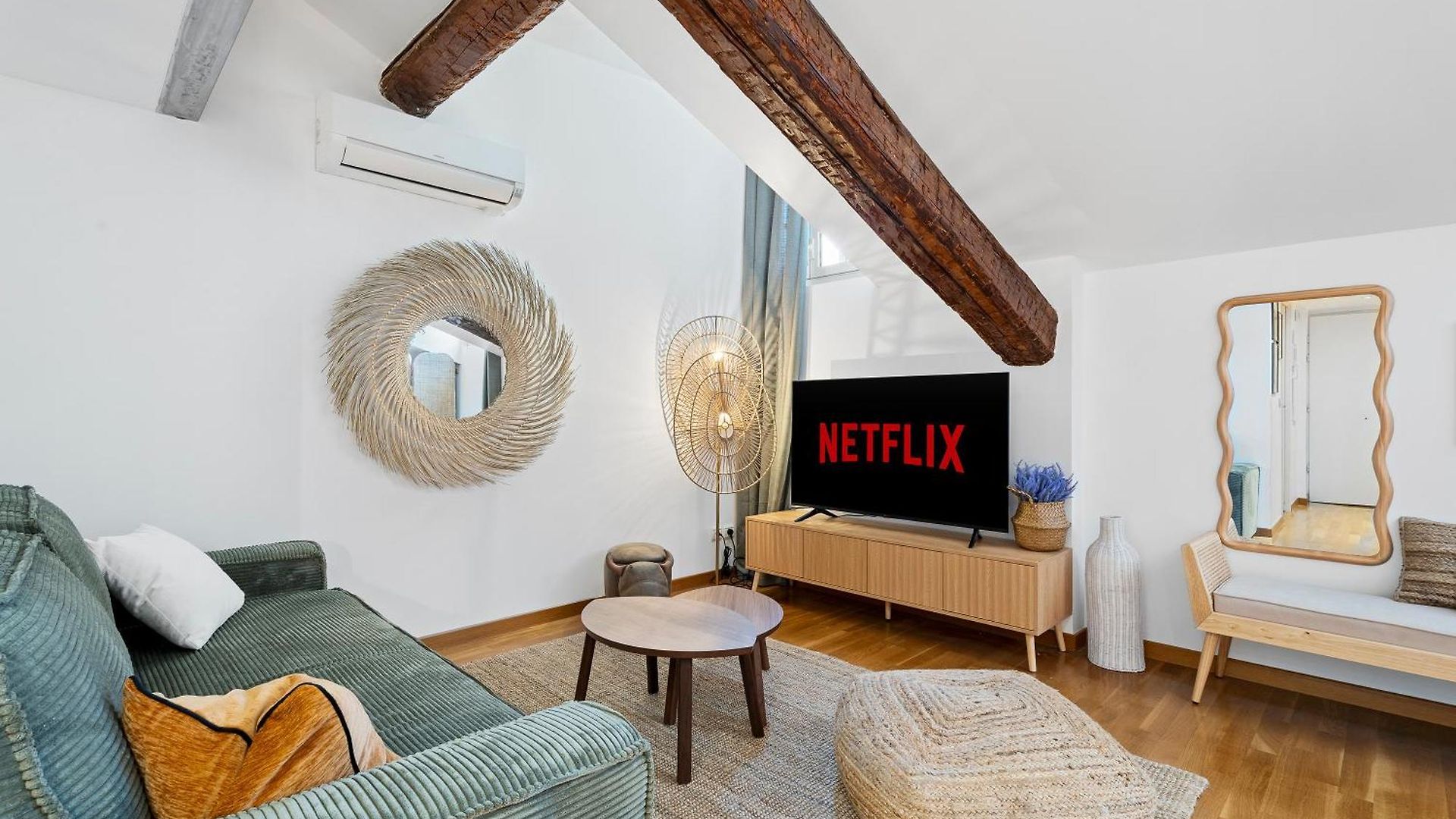 Renting - 3 Massena - Chic Escape Luxury Duplex Place Massena