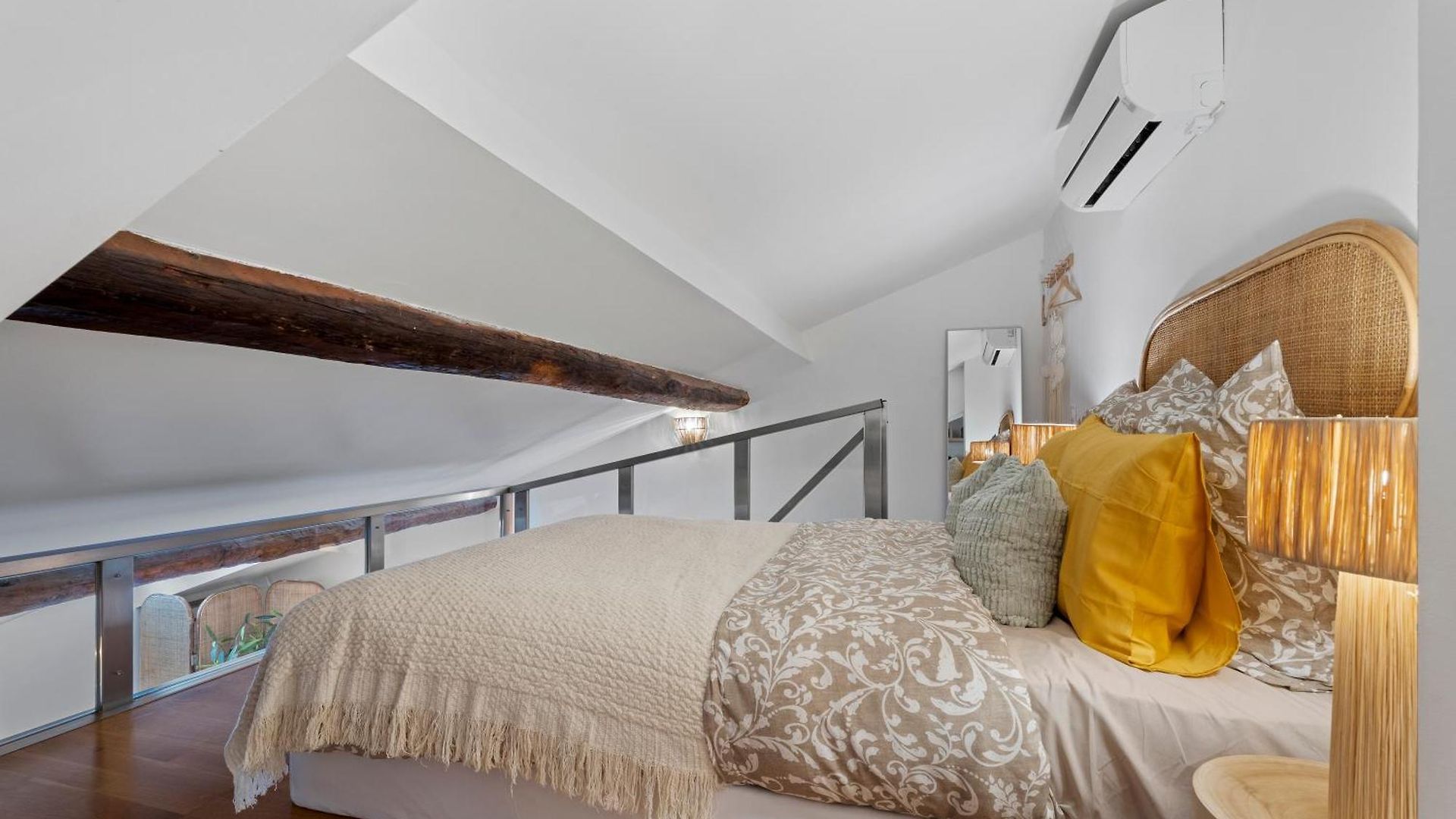 Renting - 3 Massena - Chic Escape Luxury Duplex Place Massena