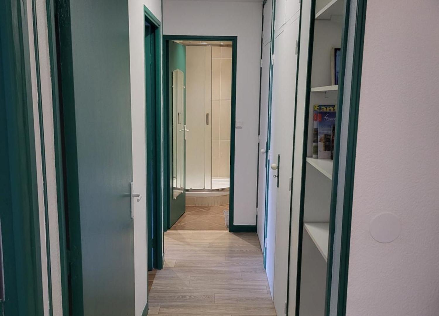 Private Room-3 In Hannana Apartment- 2 Min Walk To Tram 12 Min To Train Station 15 Min To Massena Place
