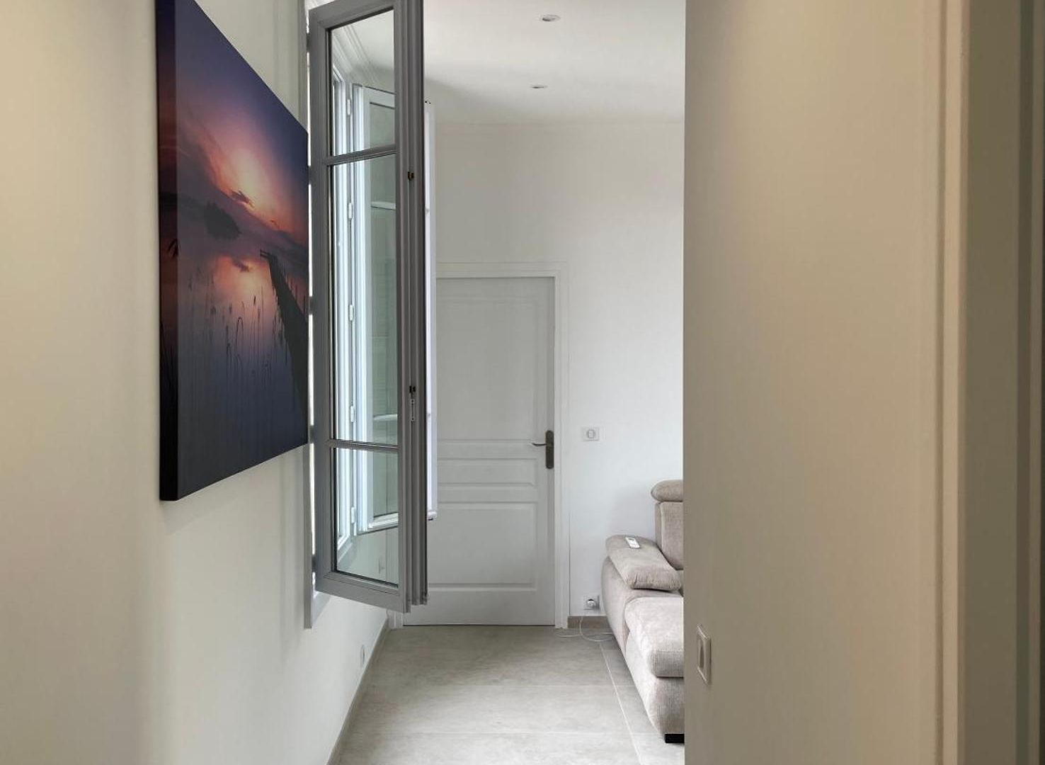 Cosy Flat 250m From *