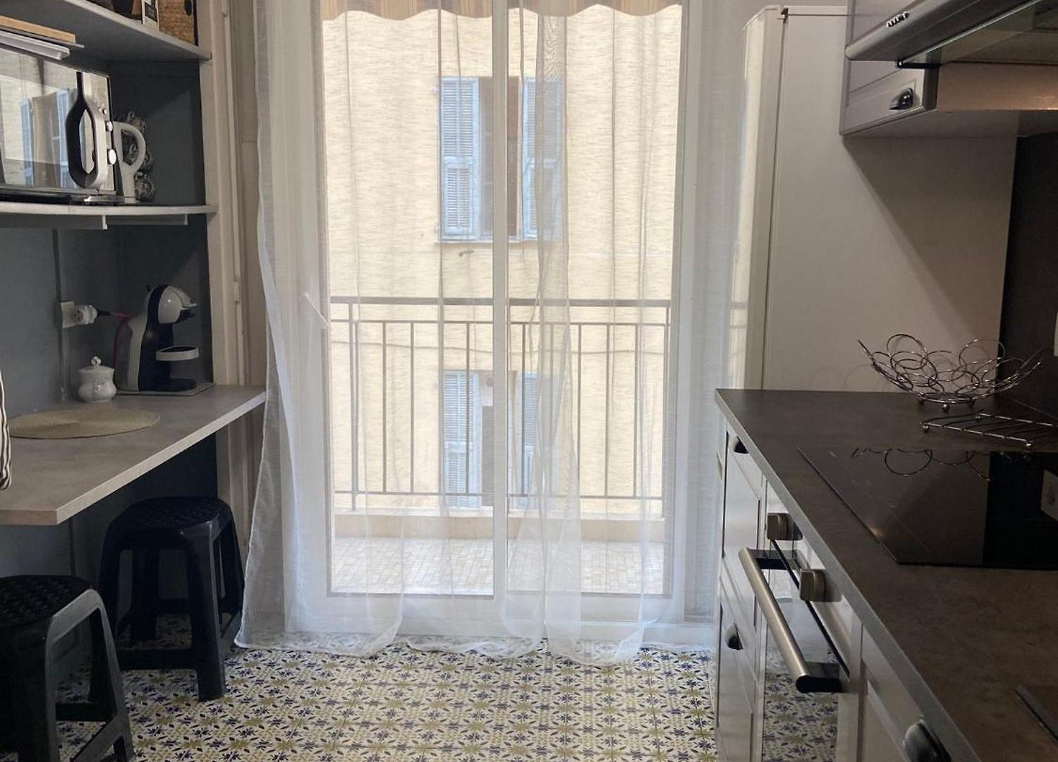 Appartement Superbe 3 Pièces Près Du Port De *