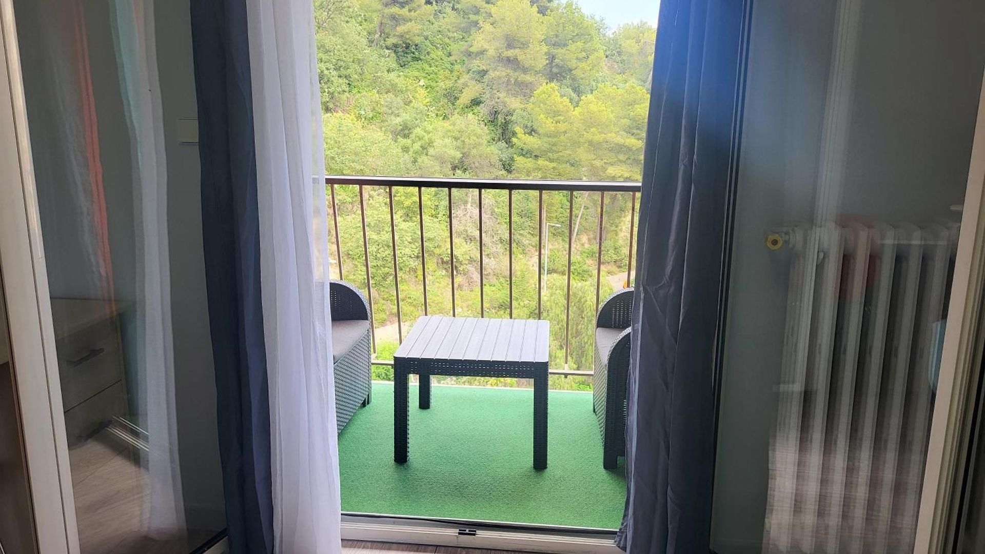 Private Room-2 In Hannana Apartment- 2 Min Walk To Tram 12 Min To Train Station 15 Min To Massena Place Séjour chez l'habitant