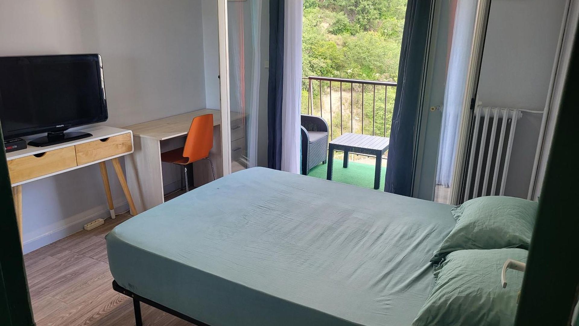 Private Room-2 In Hannana Apartment- 2 Min Walk To Tram 12 Min To Train Station 15 Min To Massena Place Séjour chez l'habitant *