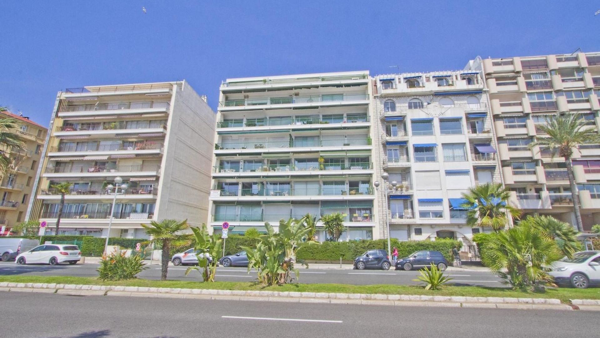 Luxury Flat Beachfront * Nice