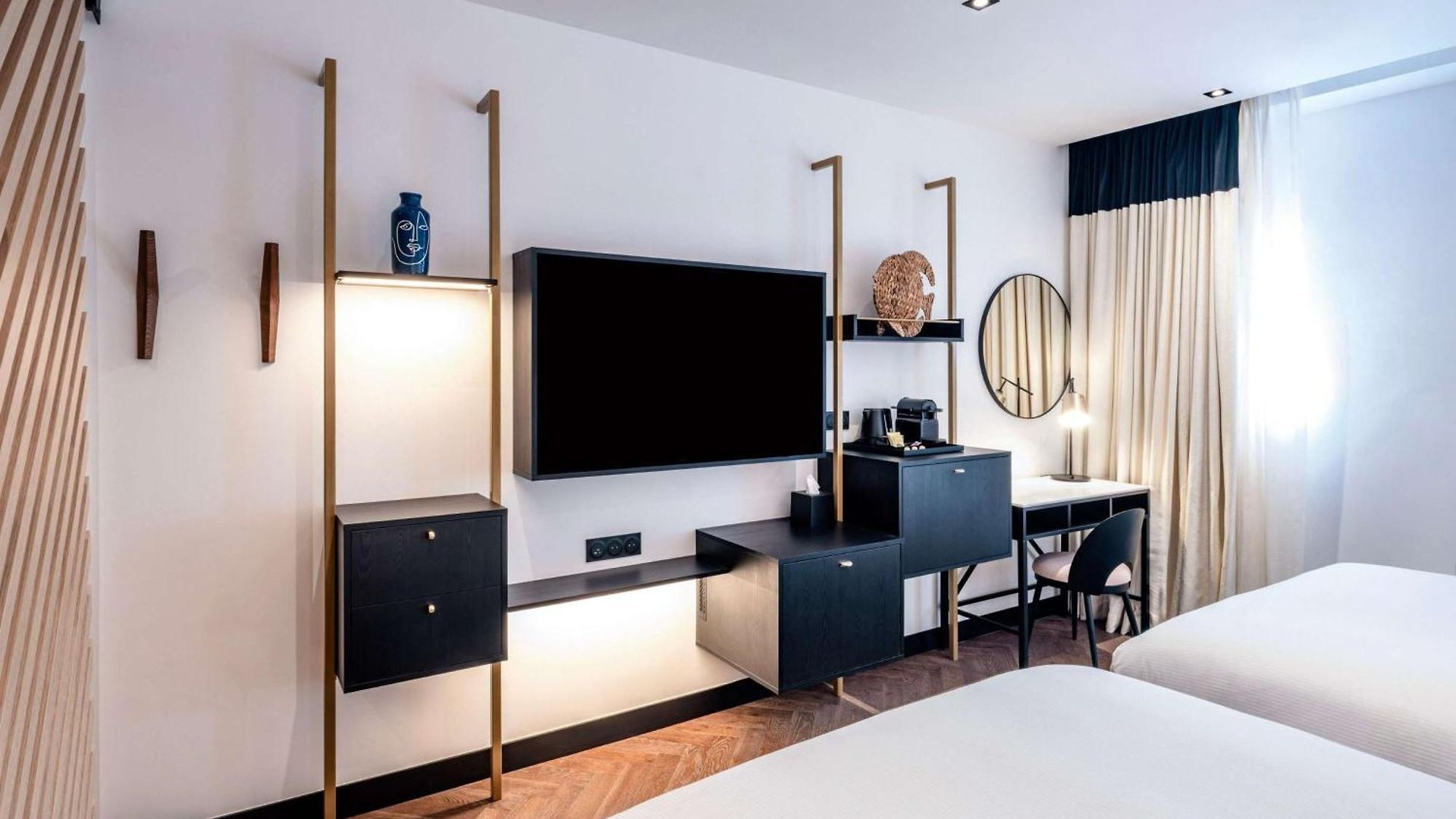 Doubletree By Hilton Centre Iconic Hotel 4*
