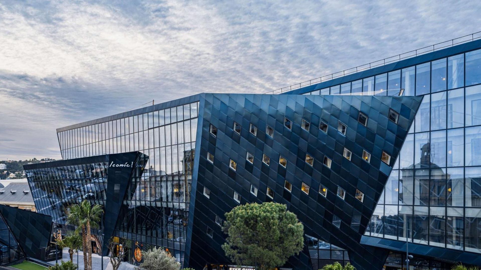 Doubletree By Hilton Centre Iconic 4*