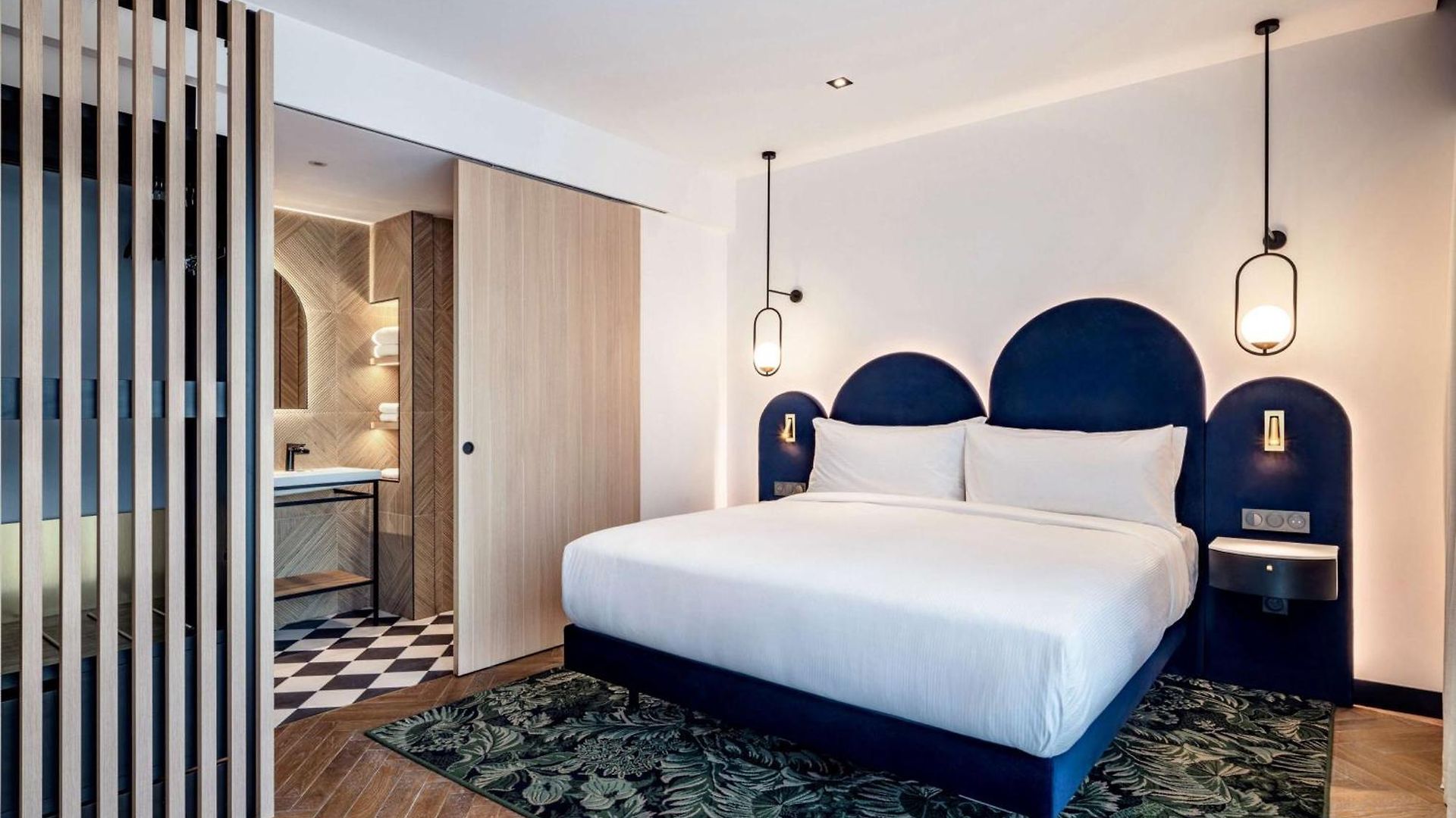 Doubletree By Hilton Centre Iconic Hotel 4*
