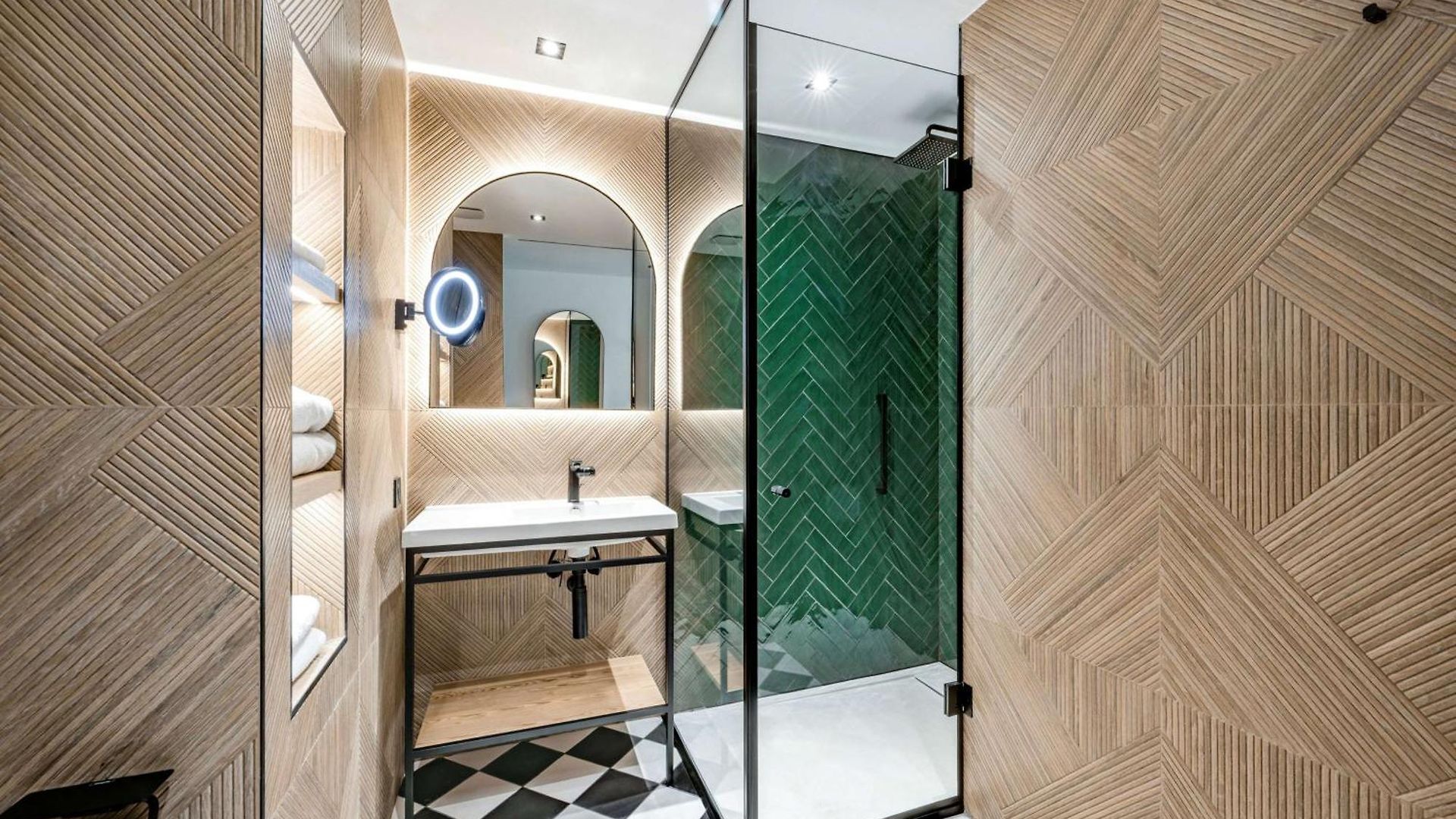 Doubletree By Hilton Centre Iconic 4* Nice