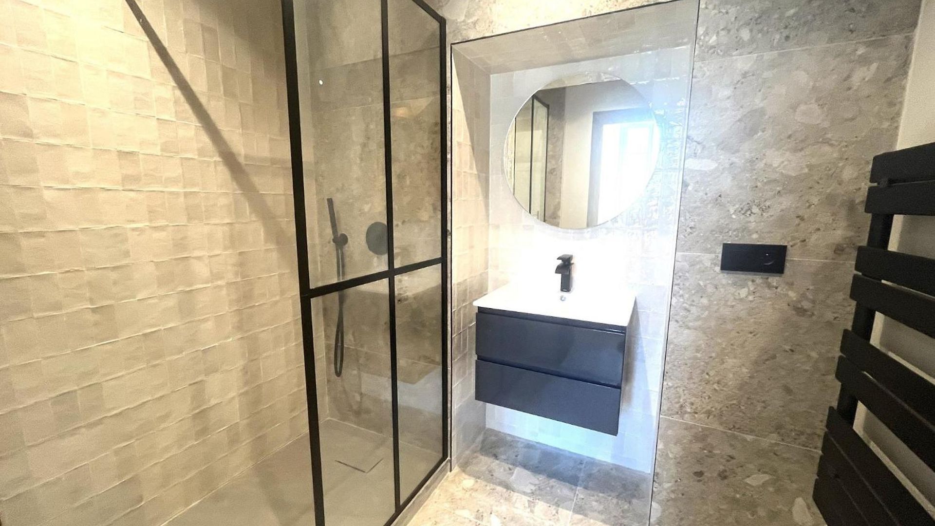 Beaumont Republique Apartment