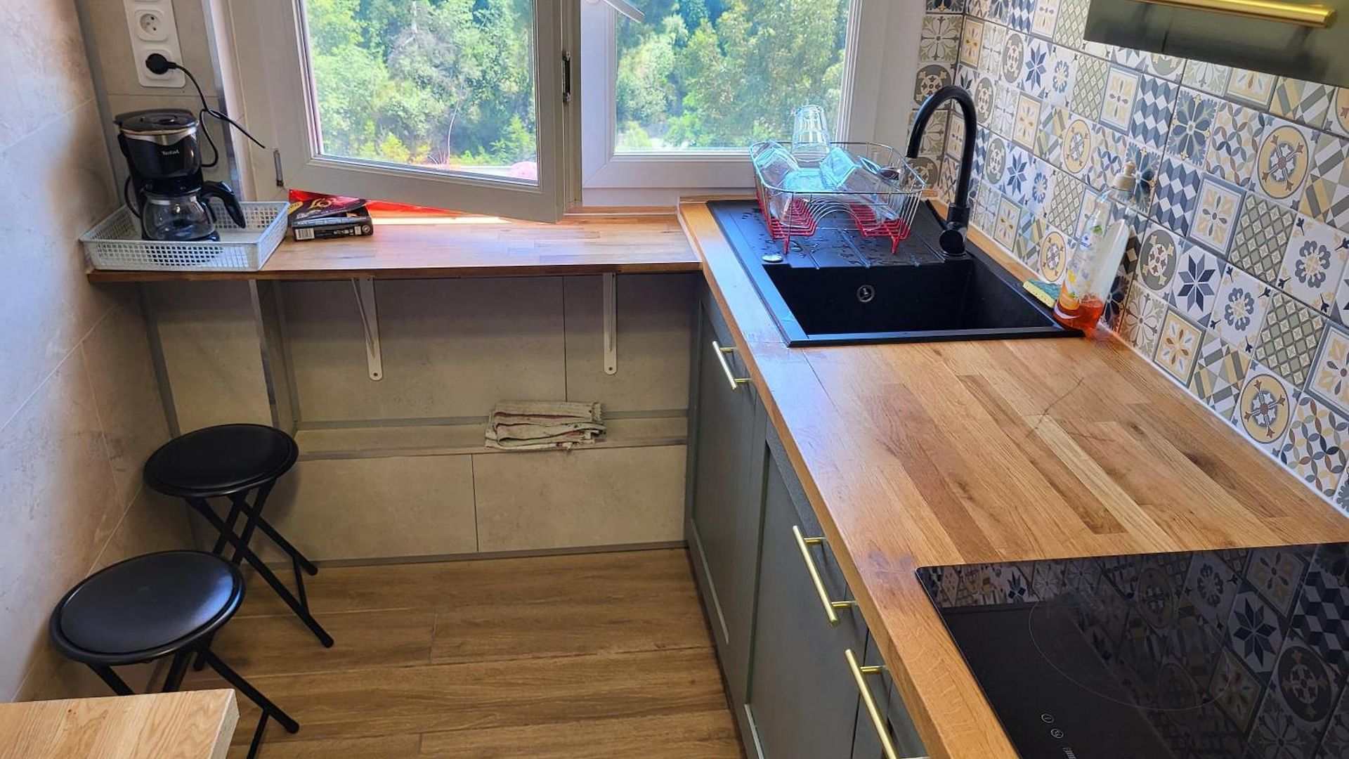 Private Room-1 In Hannana Apartment- 2 Min Walk To Tram 12 Min To Train Station 15 Min To Massena Place *