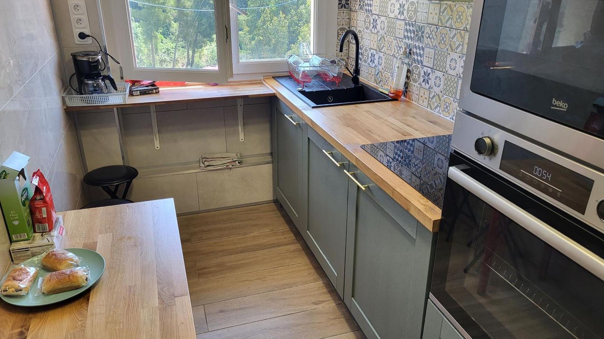 Homestay Private Room-1 In Hannana Apartment- 2 Min Walk To Tram 12 Min To Train Station 15 Min To Massena Place