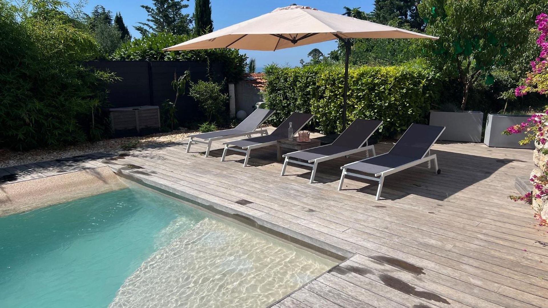 Superbe Piscine Proche Et Au Calme * Nice