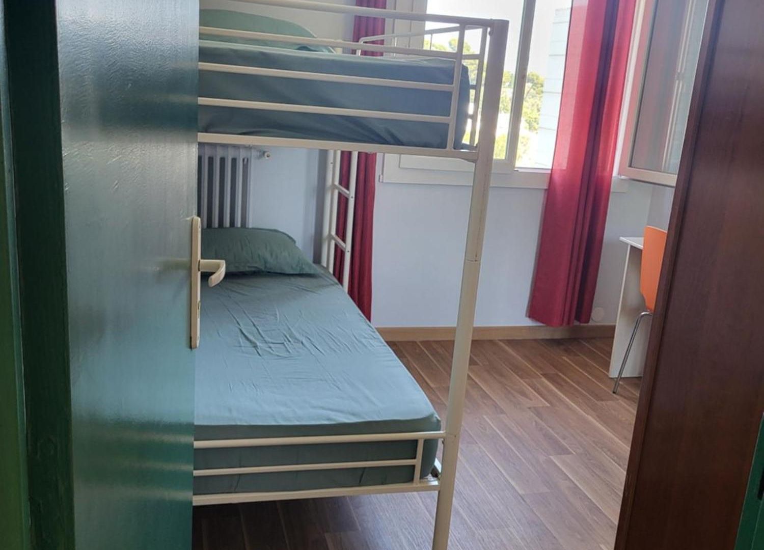 Private Room-4 In Hannana Apartment- 2 Min Walk To Tram 12 Min To Train Station 15 Min To Massena Place Homestay