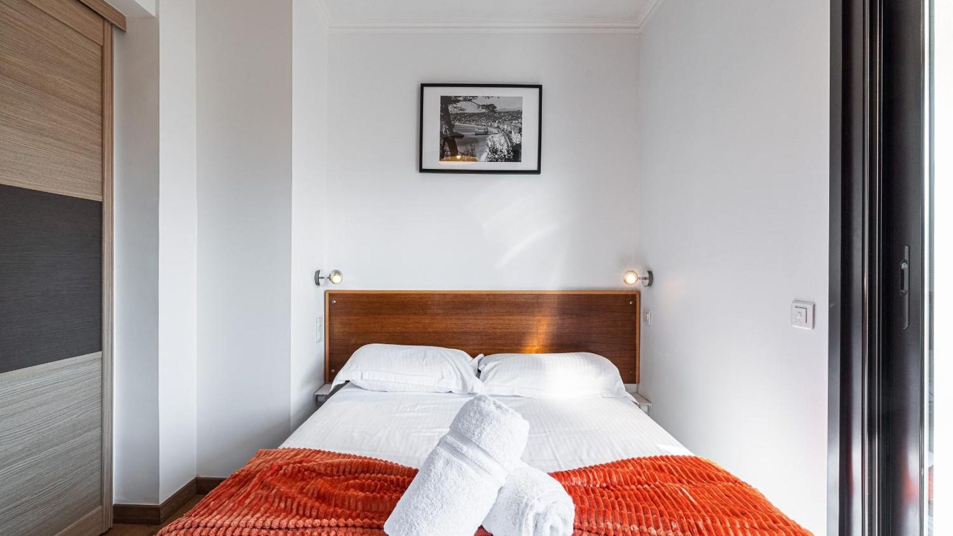 Open Sky Terrace Lage 1 Bdr & Parking * Nice