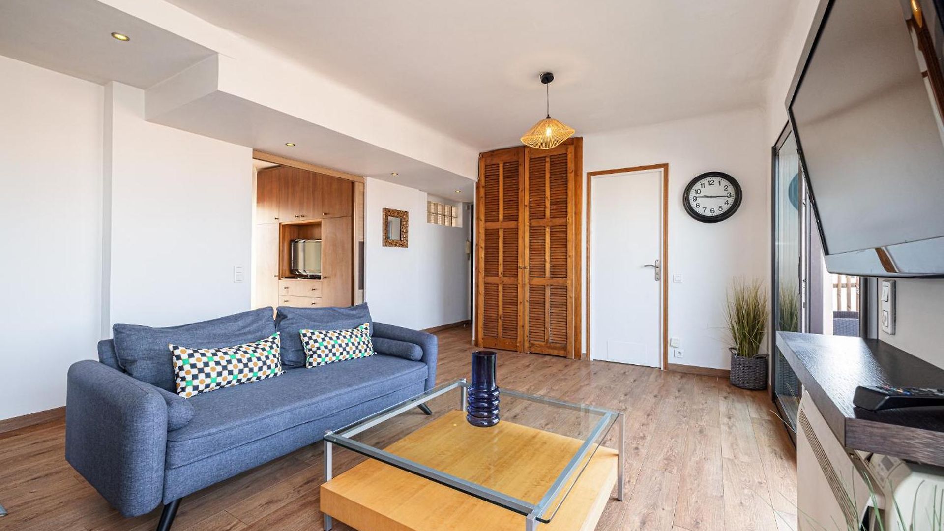 Open Sky Terrace Lage 1 Bdr & Parking
