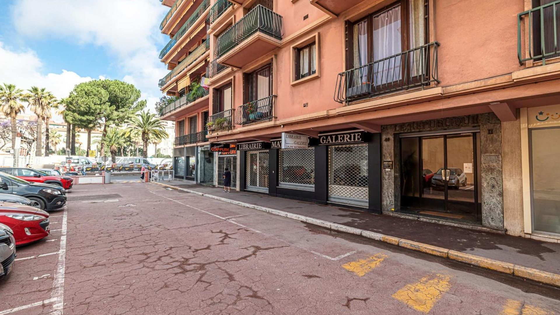Open Sky Terrace Lage 1 Bdr & Parking *