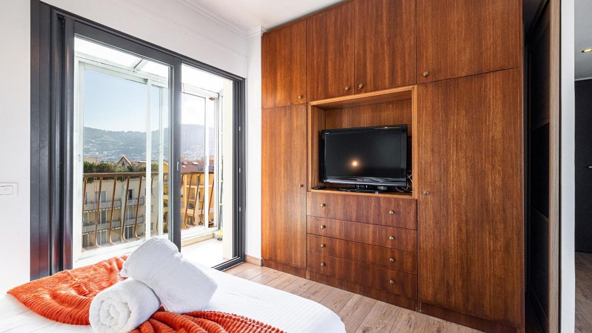 Appartement Open Sky Terrace Lage 1 Bdr & Parking *