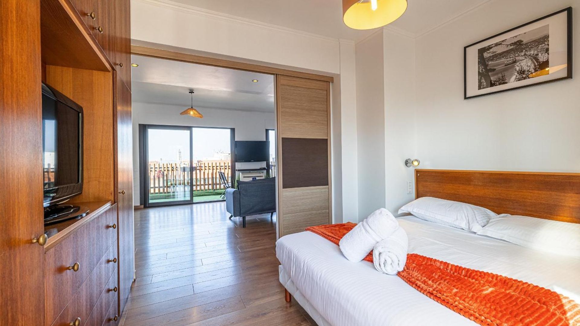 Open Sky Terrace Lage 1 Bdr & Parking
