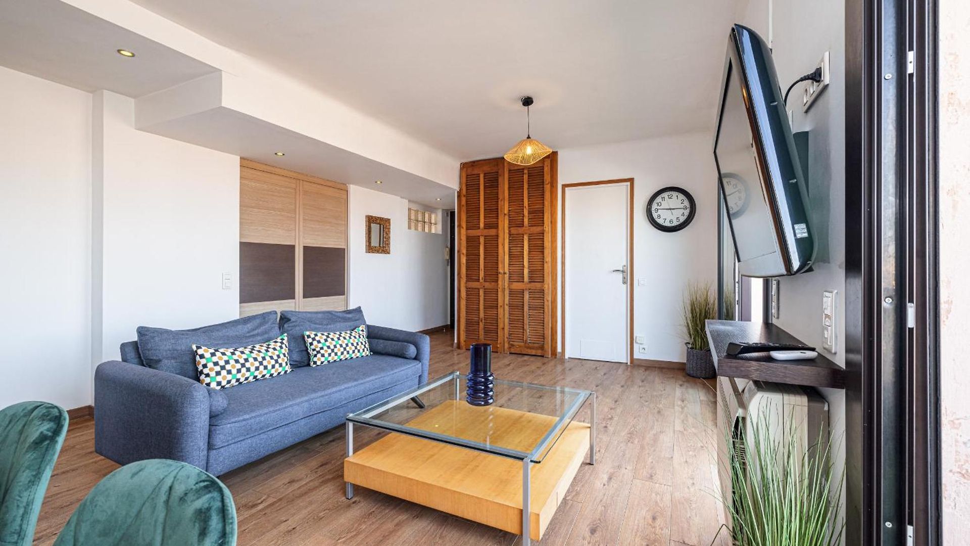 Open Sky Terrace Lage 1 Bdr & Parking *