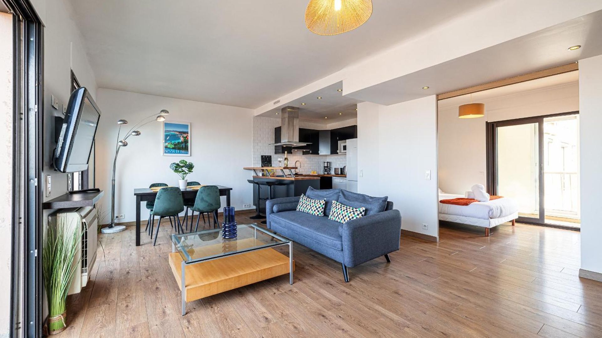 Open Sky Terrace Lage 1 Bdr & Parking * Nice