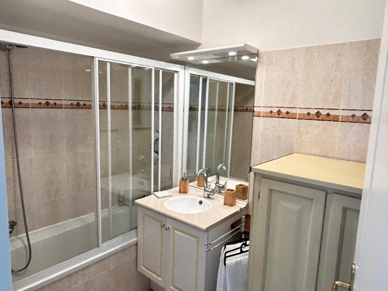 Appartement Vue 02 45m Et Parking Nice