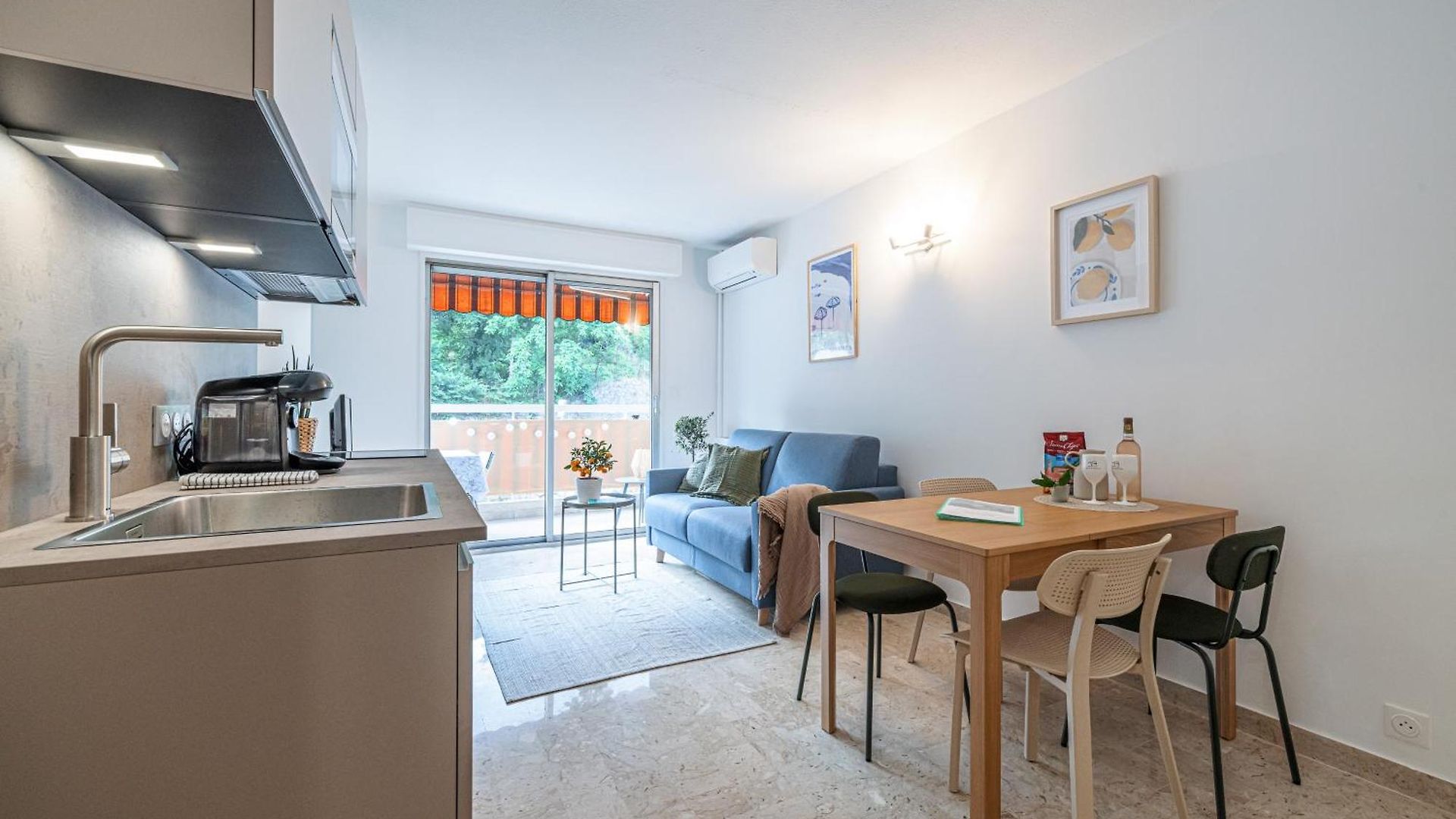 Appartement 2p Rénové Avec Terrasse Au Port De Nice