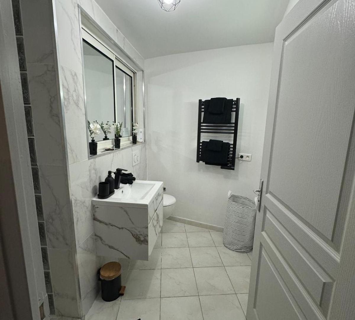 Jolie Deux Pièces Au Cœur De Appartement *