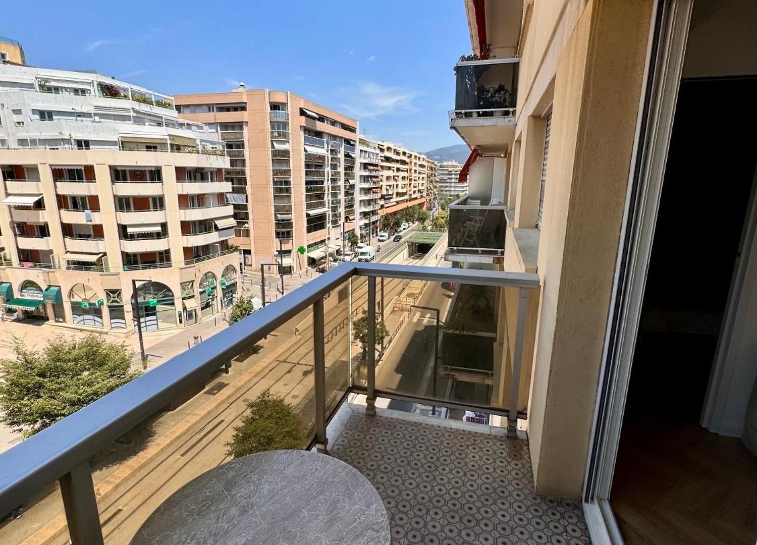 Appartement 2p Moderne Et Epure Pres De La Et De La Celebre Promenades Des - Vivez Le Reve Mediterraneen Nice