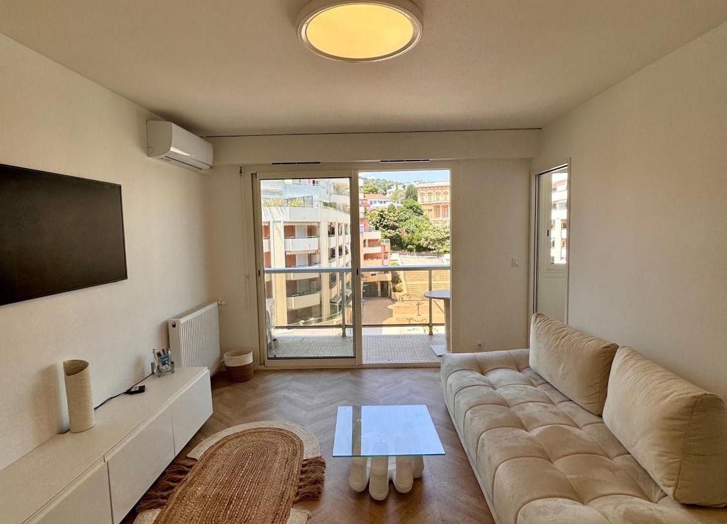 Appartement 2p Moderne Et Epure Pres De La Et De La Celebre Promenades Des - Vivez Le Reve Mediterraneen